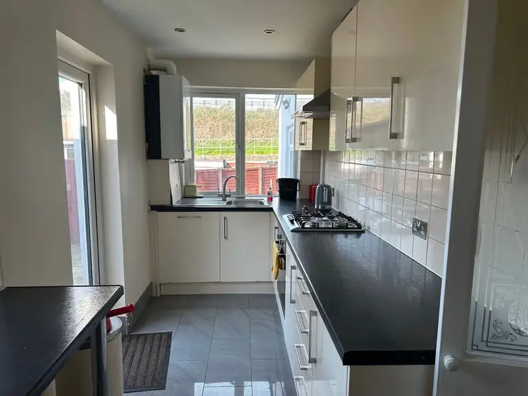 4bedroom semidetached extend house in North Harrow