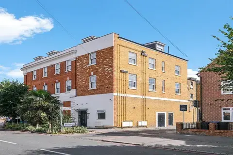 2 bed flat for sale