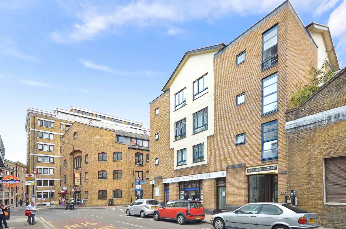 2 bed flat for sale