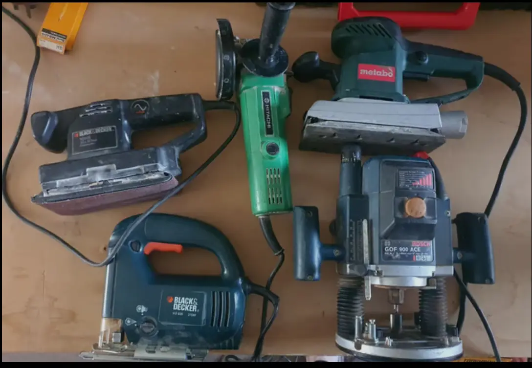 For sale is a job lot of power tools.