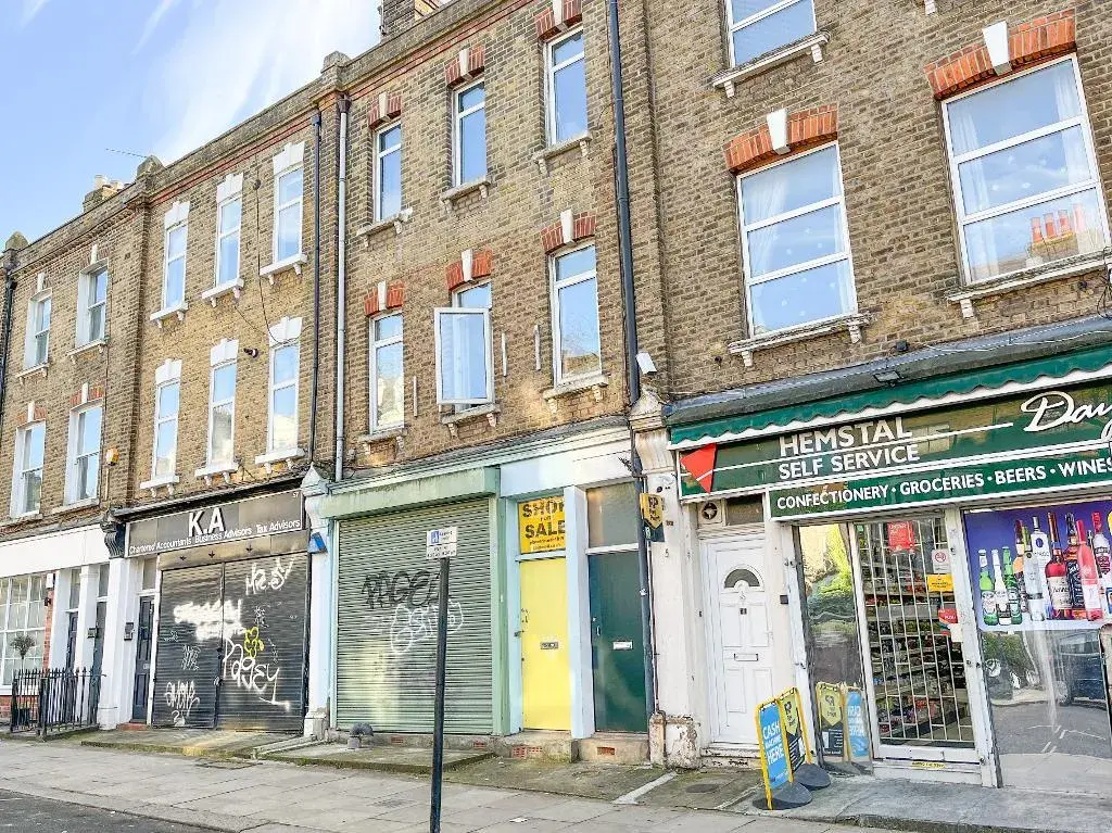 2 bed flat for sale